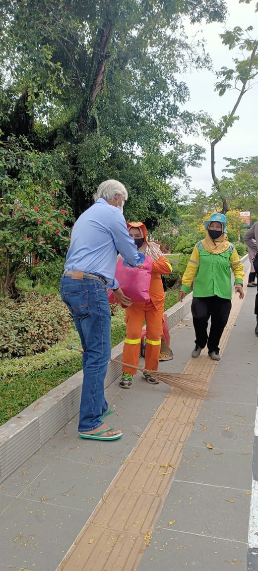 Community Support for Street Sweepers